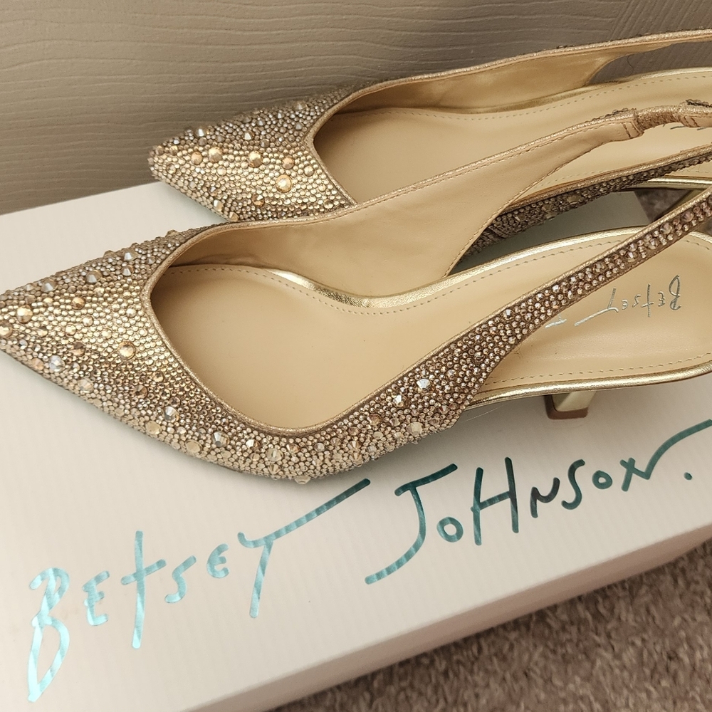 Betsey Johnson Women's Clark Pump